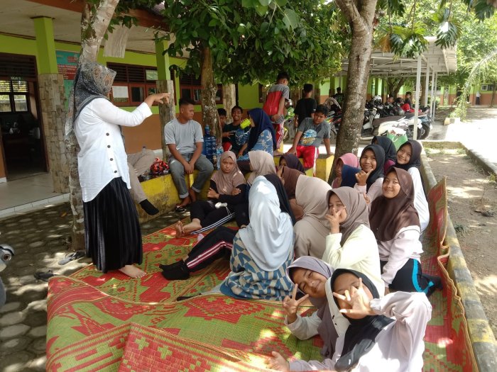 Kehangatan Tali Persaudaraan: Bincang Santai Anggota Pramuka MTsN 1 Bungo bersama Pembina dan Pelatih