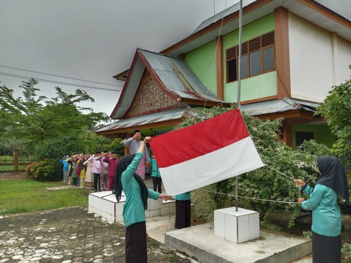 Khidmat dan Penuh Makna, MTsN 1 Bungo Peringati Hardiknas 2026 Lewat Upacara Bendera Inspiratif Khidmat dan Penuh Makna, MTsN 1 Bungo Peringati Hardiknas 2026 Lewat Upacara Bendera Inspiratif