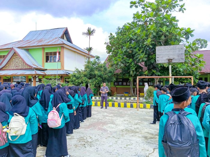 Waka Humas dan Waka Kurikulum MTsN 1 Bungo Sampaikan Arahan