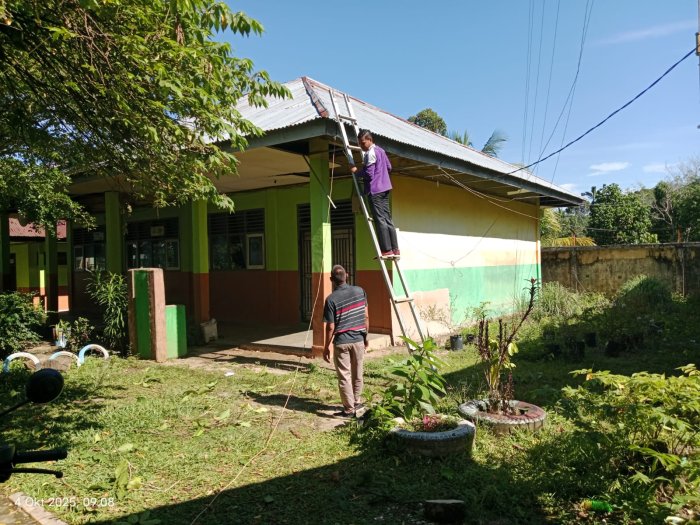 Lakukan Penataan Kabel Jaringan, MTsN 1 Bungo Tingkatkan Kualitas Pembelajaran Berbasis Digital
