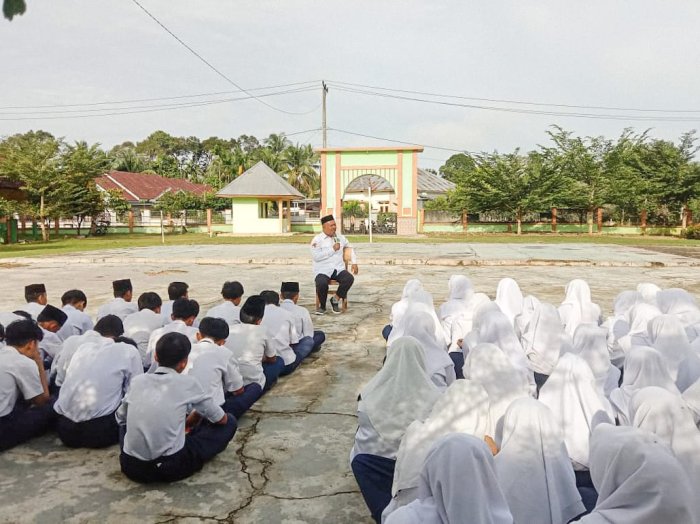 Momentum Ramadhan, Kepala Madrasah Buka Hari Pertama KBM di MTsN 1 Bungo dengan Pesan Spiritual