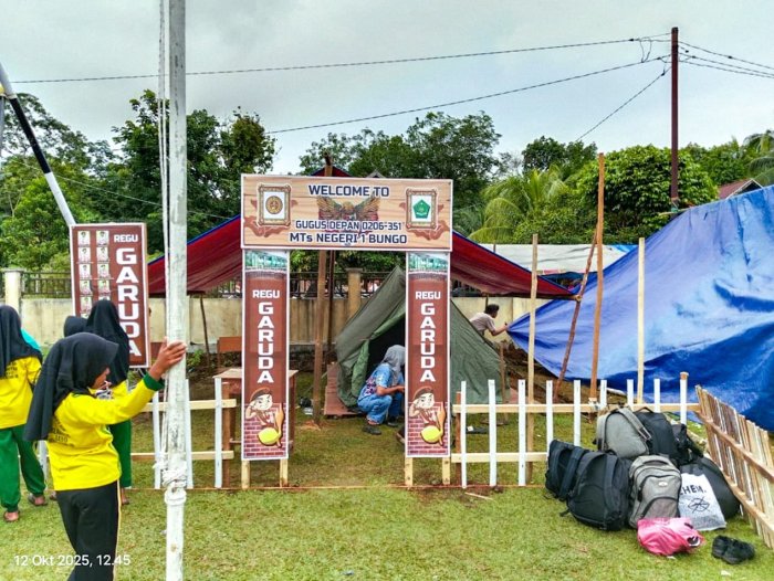 Kontingen Pramuka MADTSANESA Tiba di Bumi Perkemahan Muko-Muko Batin VII, Langsung Dirikan Tenda dengan Cepat