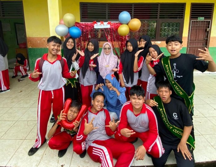 Kekompakan Kelas Warnai PORSENI MTsN 1 Bungo, Stand Bazar VII A Sukses Memukau Pengunjung Kekompakan Kelas Warnai PORSENI MTsN 1 Bungo, Stand Bazar VII A Sukses Memukau Pengunjung