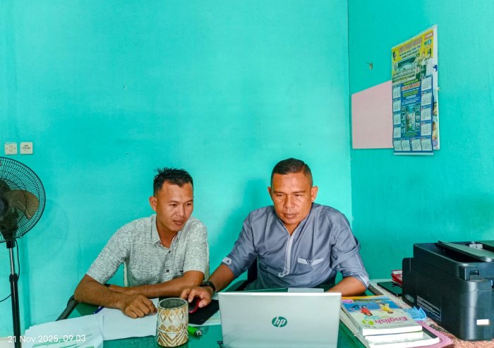 Bukti Akuntabilitas Madrasah, Staf MTsN 1 Bungo Tunjukkan Ketelitian Valid dalam Pengisian SIM Sarpras Kemenag