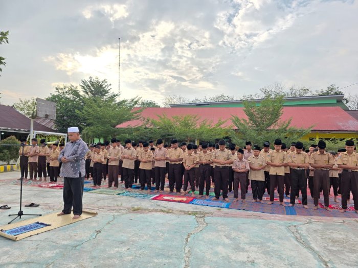 Perkuat Cinta kepada Allah dan Rasul-Nya, MTsN 1 Bungo Luncurkan Program Salat Dhuha Setiap Kamis Perkuat Cinta kepada Allah dan Rasul-Nya, MTsN 1 Bungo Luncurkan Program Salat Dhuha Setiap Kamis