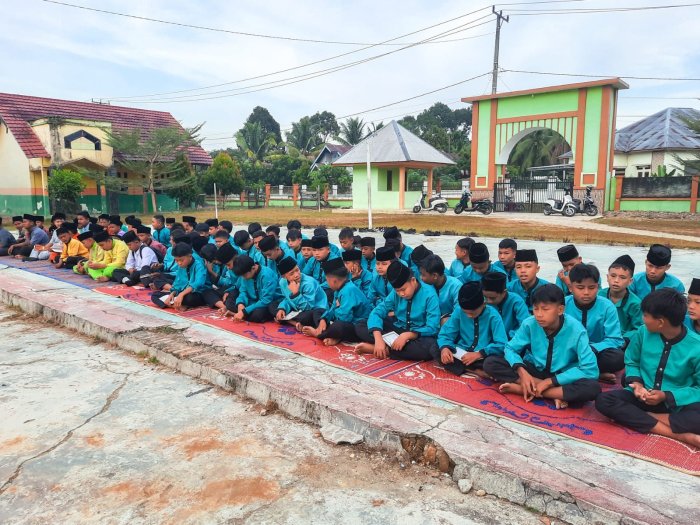 Pembiasaan Wirid Yasin sebagai Sarana Pembinaan Karakter Siswa