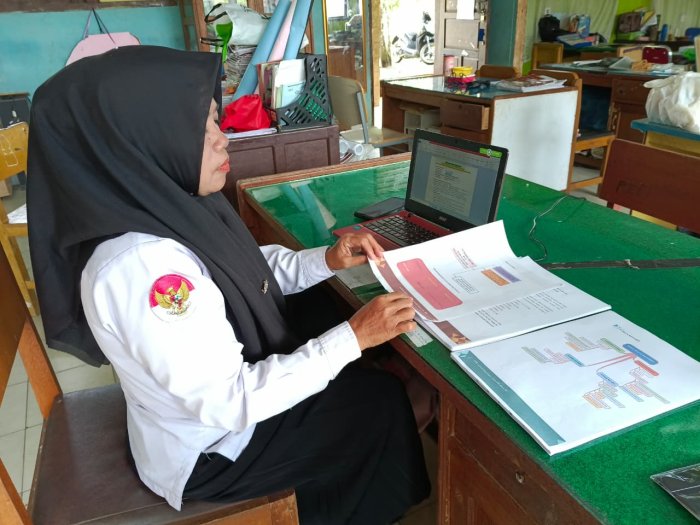 Wujudkan Pembelajaran Bermakna, Ibu Padilah, S.Ag. Mantapkan Persiapan Modul Ajar SKI di MTsN 1 Bungo