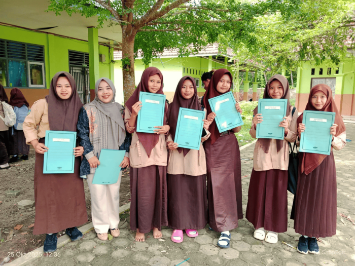 Wajah Gembira Siswa MTsN 1 Bungo Sambut Pembagian Rapor Mid Semester