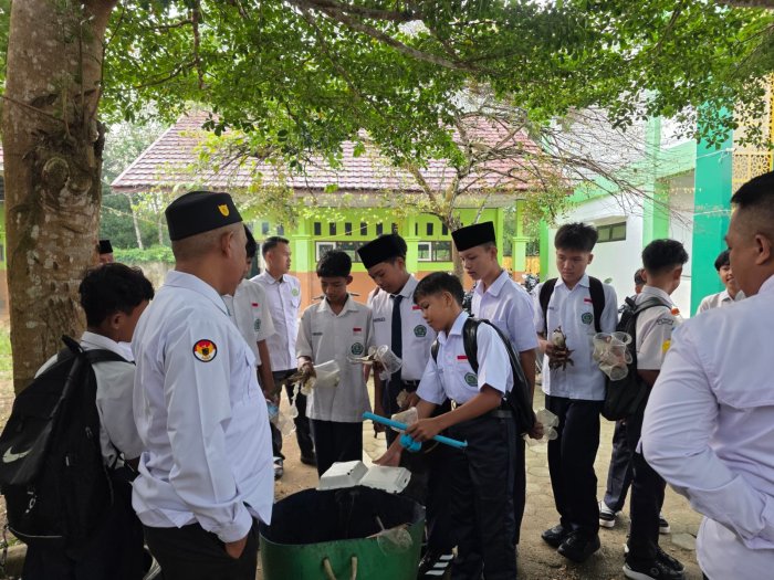 Hari Pertama Masuk Madrasah, MTsN 1 Bungo Awali GEMATIK