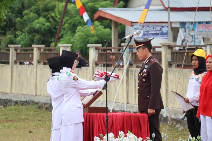 Senja Kemerdekaan, MTsN 1 Bungo Kembali Khidmat Ikuti Upacara Penurunan Bendera
