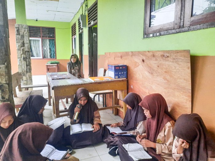Lindap Penuh Berkah, Pengajian Kamis Pagi MTsN 1 Bungo Berlangsung Khidmat