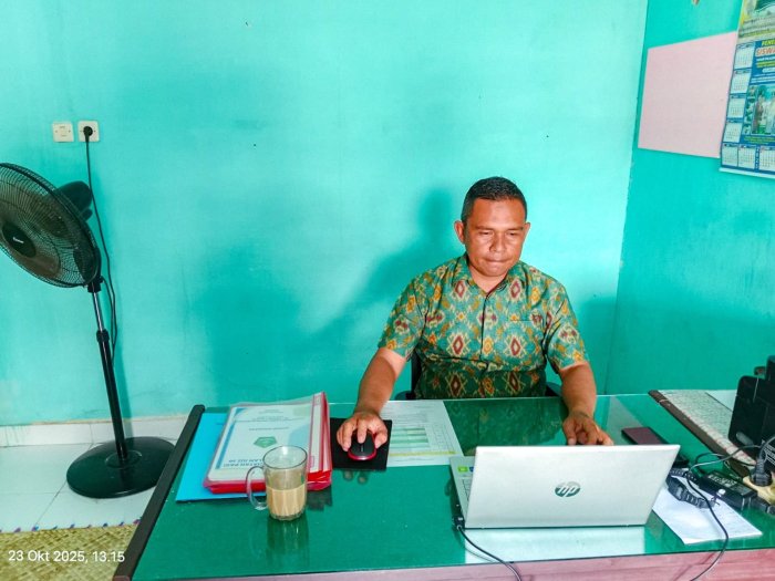 Waka Kesiswaan MTsN 1 Bungo Siapkan Berkas E-Kinerja Triwulan 3 Tahun 2025 Waka Kesiswaan MTsN 1 Bungo Siapkan Berkas E-Kinerja Triwulan 3 Tahun 2025