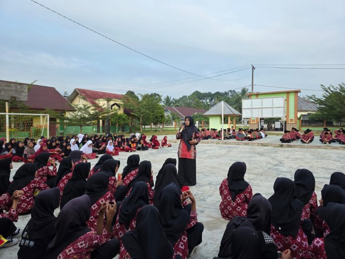 Pengajian Rutin Pagi MTsN 1 Bungo Semakin Bermakna, Waka Kurikulum Sosialisasikan Tata Cara Salat Dhuha