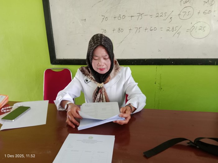 Ketua ASAS Ganjil MTsN 1 Bungo, Ibu Evi Guswanti, Berikan Arahan Penting Jelang Pelaksanaan ASAS 2025/2026