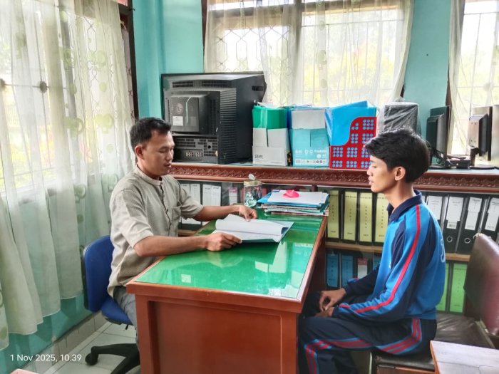 Layanan Administrasi Kesiswaan MTsN 1 Bungo Permudah Proses Legalisir Berkas untuk Alumni.