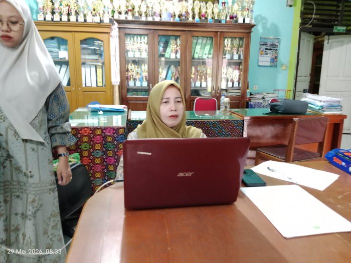 Demi Kelancaran Ujian, Panitia ASAS Semester Genap MTsN 1 Bungo Matangkan Administrasi Demi Kelancaran Ujian, Panitia ASAS Semester Genap MTsN 1 Bungo Matangkan Administrasi