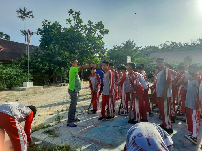 Gotong Royong Akbar Wujudkan Lingkungan Madrasah yang Bersih dan Nyaman