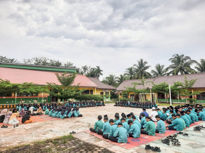 Kepala MTsN 1 Bungo Beri Arahan dan Apresiasi Usai Pembacaan Surah Yasin