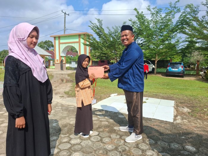 Apresiasi Karakter Terbaik! Tiga Murid Baru Terima Reward pada Penutupan MATAMUDA 2026 MTsN 1 Bungo