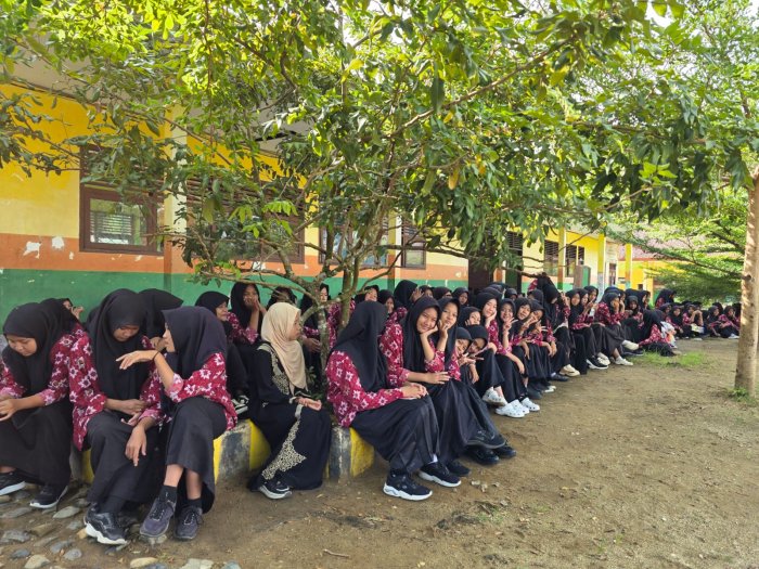 Pelataran Penuh Semangat! Antusiasme Siswa Warnai Lomba Tahfidz SMART Ramadan Edu-Fest MTsN 1 Bungo Pelataran Penuh Semangat! Antusiasme Siswa Warnai Lomba Tahfidz SMART Ramadan Edu-Fest MTsN 1 Bungo