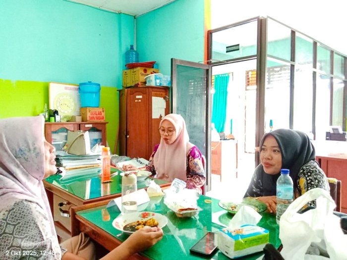 Makan Siang Bersama Staf MTsN 1 Bungo: Sederhana Namun Bermakna Makan Siang Bersama Staf MTsN 1 Bungo: Sederhana Namun Bermakna