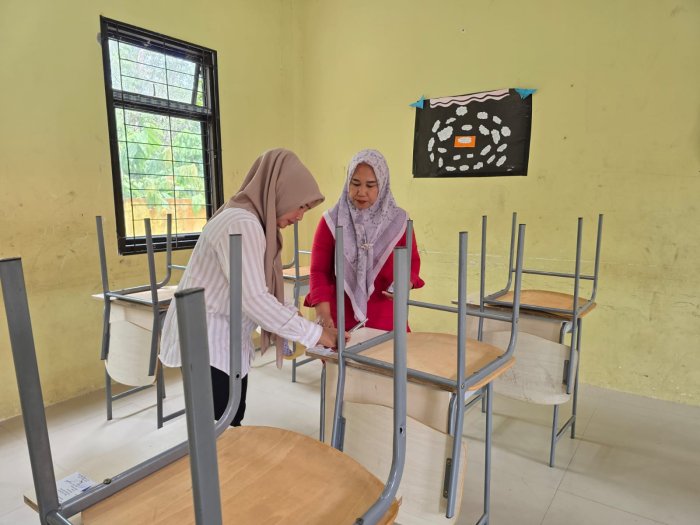 Jelang UM 2026, Penempelan Nomor Ujian dan Spanduk di MTsN 1 Bungo Dipantau Langsung Kepala Madrasah Jelang UM 2026, Penempelan Nomor Ujian dan Spanduk di MTsN 1 Bungo Dipantau Langsung Kepala Madrasah