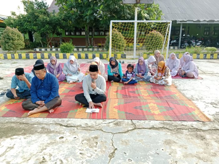 Suasana Khusyuk Warnai Kegiatan Yasinan Jumat Pagi di MTsN 1 Bungo