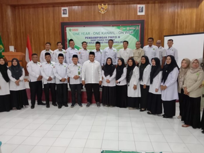 Foto Bersama Penutup Bimtek PMPZI, MTsN 1 Bungo Perkuat Langkah Menuju WBK-WBBM Foto Bersama Penutup Bimtek PMPZI, MTsN 1 Bungo Perkuat Langkah Menuju WBK-WBBM