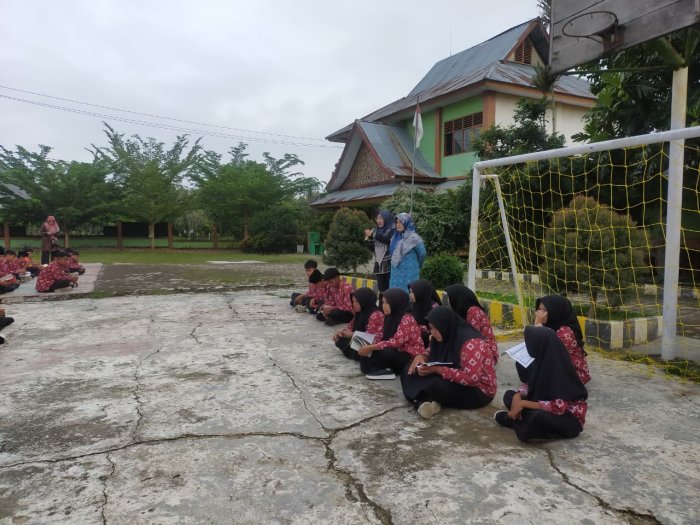 Tingkatkan Karakter Siswa, Ibu Salbiyah, S.Ag. Berikan Pesan Pentingnya Kedisiplinan di MTsN 1 Bungo Tingkatkan Karakter Siswa, Ibu Salbiyah, S.Ag. Berikan Pesan Pentingnya Kedisiplinan di MTsN 1 Bungo