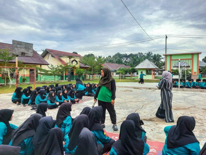 Siapkan Ruhani Pagi Madrasah, Guru Piket dan OSIM MTsN 1 Bungo Matangkan Persiapan Wirid Yasin