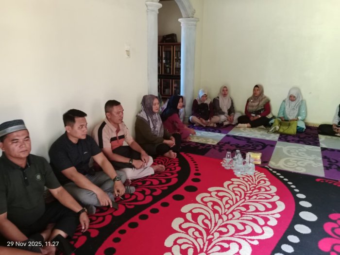 Keluarga Besar MTsN 1 Bungo Lakukan Takziah ke Rumah Staf TU: Wujud Kebersamaan dan Dukungan di Masa Duka Keluarga Besar MTsN 1 Bungo Lakukan Takziah ke Rumah Staf TU: Wujud Kebersamaan dan Dukungan di Masa Duka