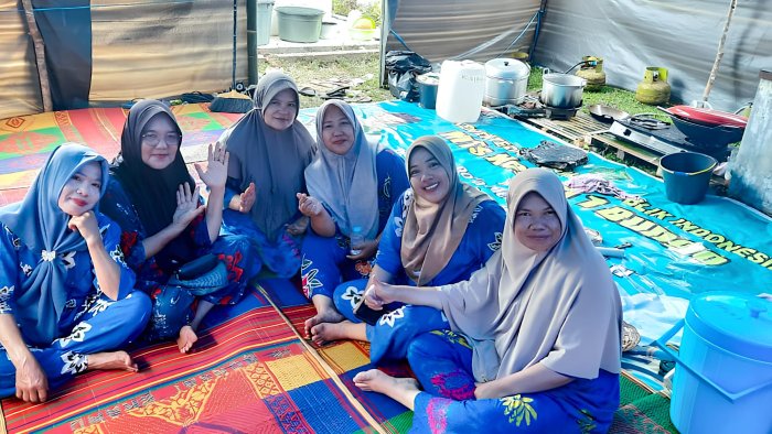 Jantung Dapur dan Logistik Madtsanesa: Tim Ibu-Ibu GTK Siap Sedia Layani Kontingen Pramuka di Jamran 2025