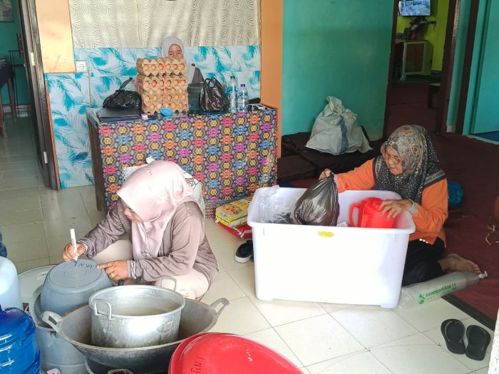 Kesiapan Logistik Maksimal: Kepala TU MTsN 1 Bungo Pimpin Staf Amankan Kebutuhan Kontingen Jamran Kesiapan Logistik Maksimal: Kepala TU MTsN 1 Bungo Pimpin Staf Amankan Kebutuhan Kontingen Jamran