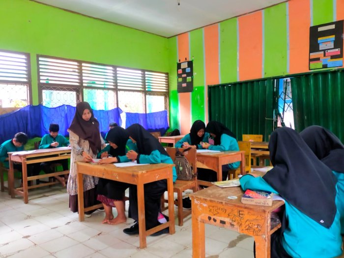 Mengawali Semester Genap dengan Simple Present, Kelas 8 MTsN 1 Bungo Tampak Antusias Mengawali Semester Genap dengan Simple Present, Kelas 8 MTsN 1 Bungo Tampak Antusias