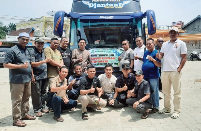 Kepala MTsN 1 Bungo dan K3M Kab. Bungo Nostalgia Singkat Bersama Mantan Kepala Kemenag Bungo dalam Perjalanan ke Banten