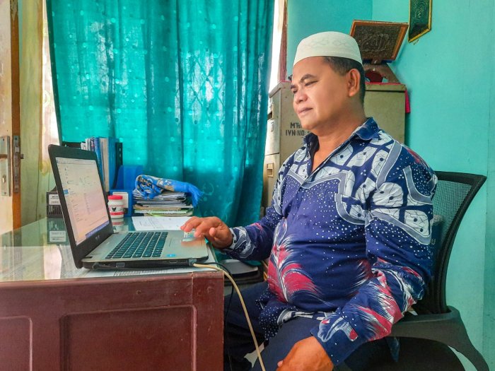 Jelang ASAS Desember, Pak Afriwal Mantapkan Penyusunan Soal Matematika di MTsN 1 Bungo