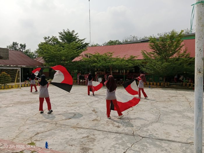 Colour Guard Jadi Fokus Pembinaan, Drumband MTsN 1 Bungo Matangkan Kemampuan Anggota