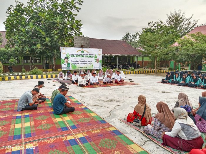 Kehangatan Ramadan di MTsN 1 Bungo: Orang Tua/Wali Peserta Didik Hadiri Pengajian dan Terima Zakat Profesi ASN Kehangatan Ramadan di MTsN 1 Bungo: Orang Tua/Wali Peserta Didik Hadiri Pengajian dan Terima Zakat Profesi ASN