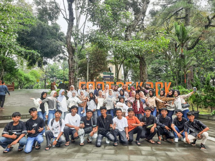 Menjelajah Ranah Minang, Menimba Ilmu Sejarah: Studi Tour dan Dharmawisata Kelas IX di Bukittinggi Menjelajah Ranah Minang, Menimba Ilmu Sejarah: Studi Tour dan Dharmawisata Kelas IX di Bukittinggi