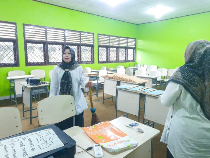 Panitia ASAS 2025 Siap Sukseskan Ujian Hari Kedua, Bunda Evi Pastikan Ruangan Tetap Bersih