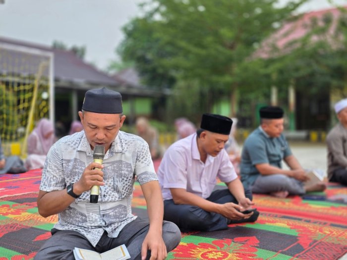 Khusyuk Mengawali Jumat Berkah, Wirid Yasin MTsN 1 Bungo Perkuat Keimanan dan Kebersamaan Warga Madrasah