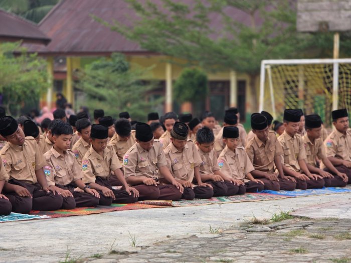 Salat Dhuha Berjamaah, MTsN 1 Bungo Semai Pembiasaan Ibadah dan Kedisiplinan Murid Salat Dhuha Berjamaah, MTsN 1 Bungo Semai Pembiasaan Ibadah dan Kedisiplinan Murid