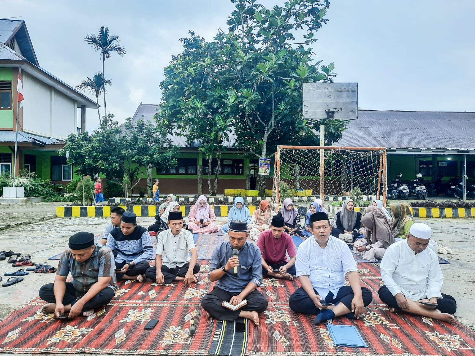 Menyambut Bulan Suci Ramadhan 1446 H, MTsN 1 Bungo Lakukan Tradisi ini!