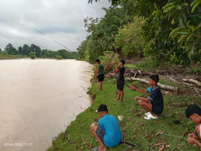 Libur Tetap Produktif, Siswa MTsN 1 Bungo Manfaatkan Waktu dengan Memancing Bersama Libur Tetap Produktif, Siswa MTsN 1 Bungo Manfaatkan Waktu dengan Memancing Bersama