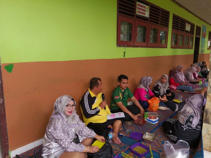 Santai Penuh Makna, Kepala MTsN 1 Bungo Sampaikan Arahan Teknis Ramadan di Sela Makan Bersama