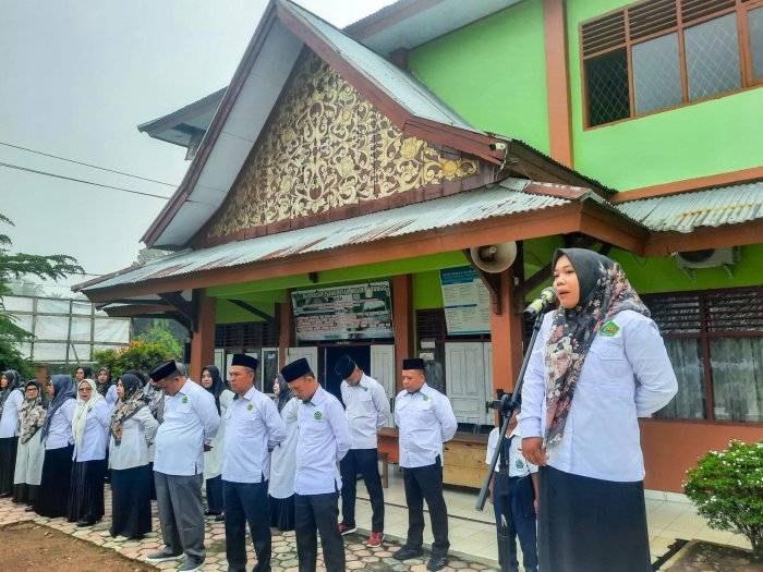 Bijak Bermedia Sosial Menjadi Tema Amanat Upacara 15 September 2025 Bijak Bermedia Sosial Menjadi Tema Amanat Upacara 15 September 2025