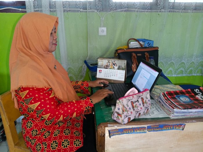 Tingkatkan Kualitas Pendidikan, Guru MTsN 1 Bungo Fokus Rampungkan Administrasi Pembelajaran