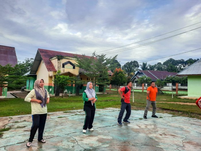 Jaga Kebugaran, MTsN 1 Bungo Ajak Warga Madrasah Budayakan Senam Sehat Setiap Jumat Jaga Kebugaran, MTsN 1 Bungo Ajak Warga Madrasah Budayakan Senam Sehat Setiap Jumat