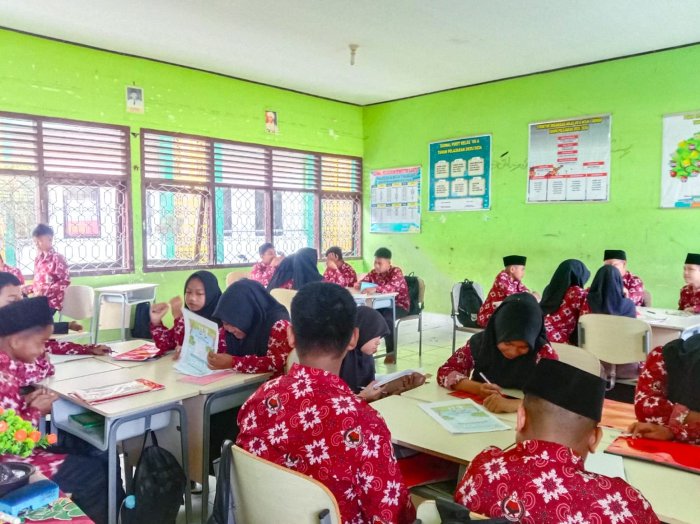 Pembelajaran IPA di MTsN 1 Bungo : Terintegrasi dengan Pendekatan Holistik dan Eksperimen Pembelajaran IPA di MTsN 1 Bungo : Terintegrasi dengan Pendekatan Holistik dan Eksperimen