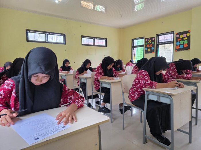 Hari Kedua ASAT MTsN 1 Bungo Berjalan Lancar, Siswa Tertib dan Suasana Tetap Kondusif